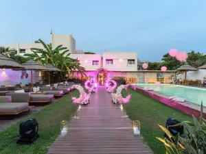Cumeja Beach Club & Hotel