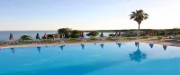 Corallia Beach Hotel Apartments - Strand
