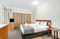 Rockhampton Riverside Central Hotel Official Hotel dekat C.Q. Military & Artifacts Museum