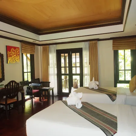 Khaolak Palm Beach Resort Отели рядом с достопримечательностью «Мемориал Цунами»