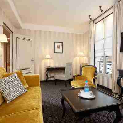 Le Pavillon de la Reine Rooms