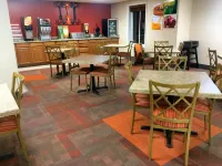 Quality Inn Junction City Near Fort Riley - Breakfast