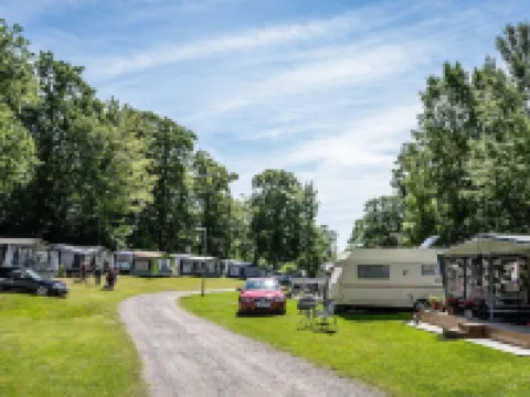 コレヴィクス キャンピング オーク ストゥギュビー AB カールスハムンのホテル