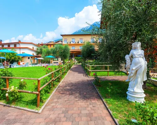 ヴィラ イザベラ ホテル & レジデンシー ブレンゾーネ・スル・ガルダのホテル