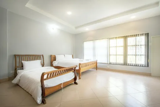 กระท่อมดีลักซ์พร้อมวิวสระว่ายน้ำ