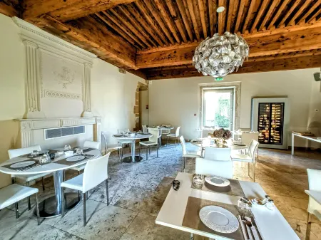 Les Chambres de La Renaissance Отели в г. Порсьё-Амбланьё