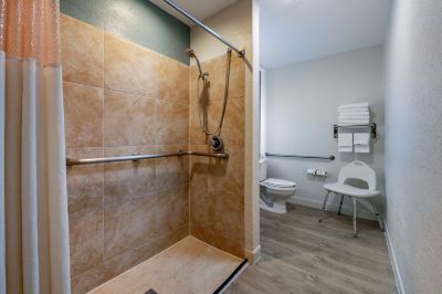 バリアフリー対応客室(クイーンベッド2台)(浴槽)(禁煙) ジャクソンビレ プラザ ホテル & スイーツの写真