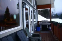 Stoke Cabin by Revelstoke Vacations - 4 stjerner
