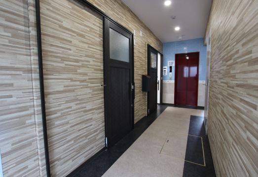 아마와리 호텔의 아늑한 객실 인테리어