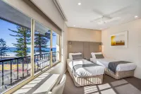 Manly Paradise Motel & Apartments Hotels in Brookvale