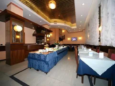 Mokinba Hotels King Отели рядом с достопримечательностью «Кастелло Сфорцеско»