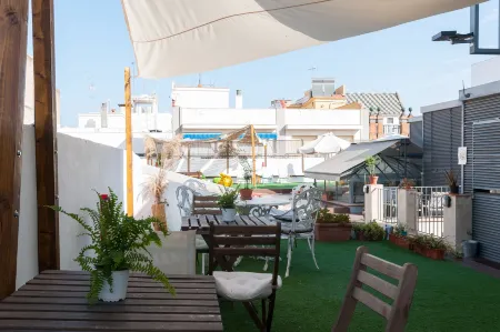 The Nomad Hostel&Pension