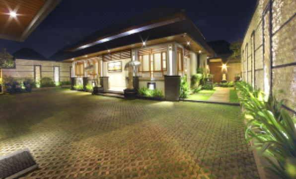 The Banyumas Suite Villa Legian