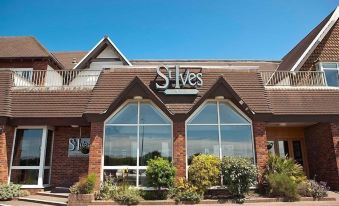 St Ives Hotel - Housity