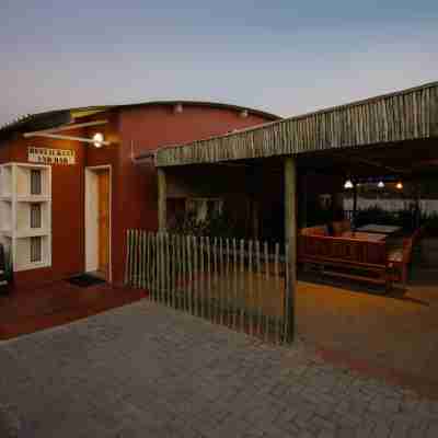 Mokoro Lodge Hotel Exterior