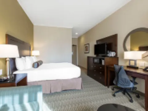 The Oaks Hotel & Suites Hotels near Salinas River