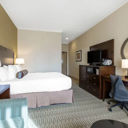 The Oaks Hotel & Suites