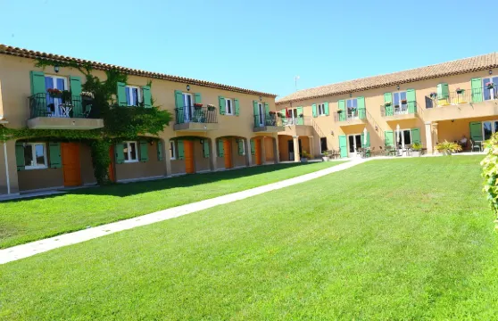 特里西亞酒店，靠近莫桑納阿爾皮耶