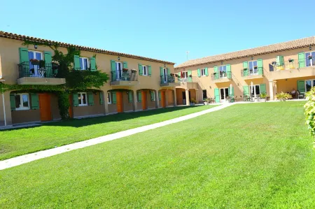 Hotel Terriciaë Aux Portes de Maussane les Alpilles Отели в г. Сен-Мартен-де-Кро