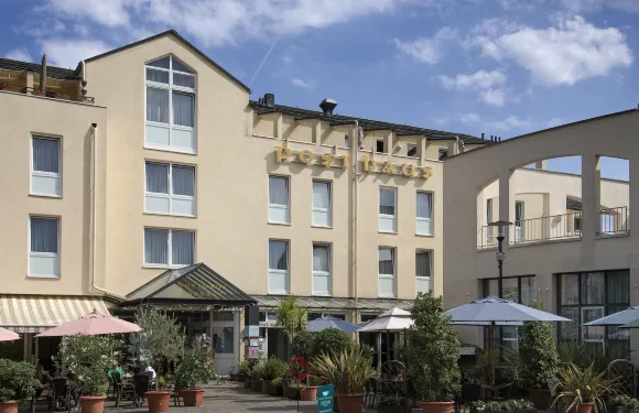 波斯塔斯皇宮酒店