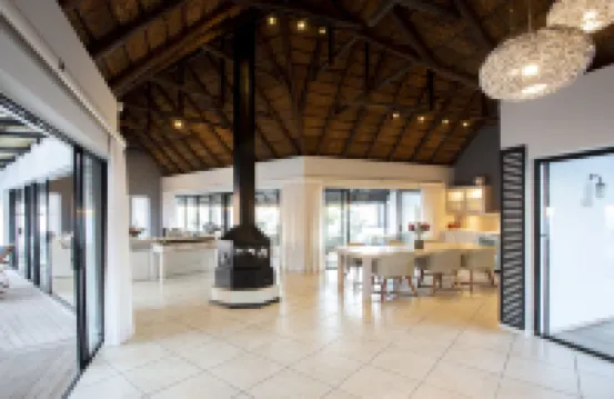 Canal Guest House - Waterfront Luxury B&B - Solar Powered セント・フランシス・ベイのホテル