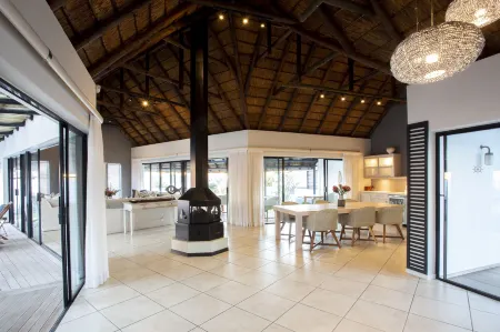 Canal Guest House - Waterfront Luxury B&B - Solar Powered