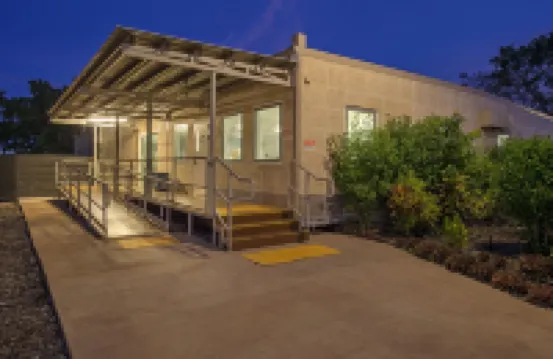 ディスカバリーパークス - ダーウィン サンクチュアリ・レイクス・パーク周辺のホテル