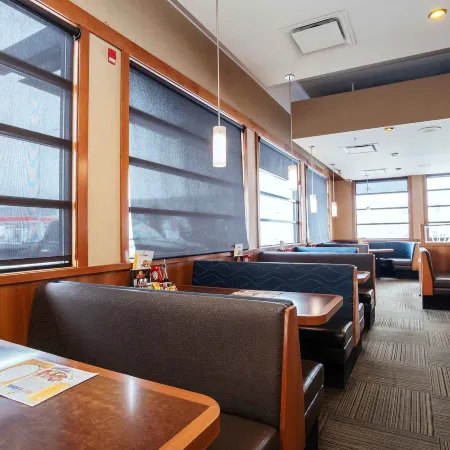Sandman Hotel & Suites Calgary West Отели рядом с достопримечательностью «Канадский олимпийский парк»