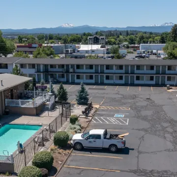 Bend Inn & Suites
