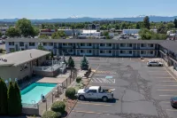 Bend Inn & Suites