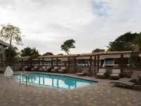 Lighthouse Lodge & Cottages Hotels near Lover's Point Park