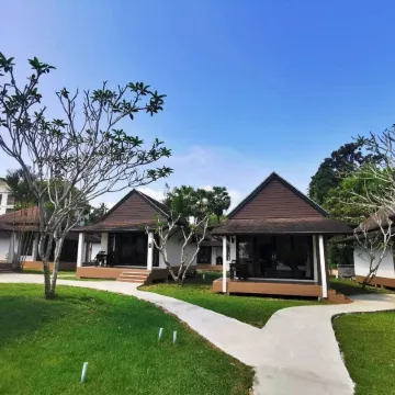 Nana Beach Hotel & Resort Отели в г. Район Патхио