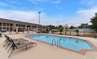 Mockingbird Inn & Suites