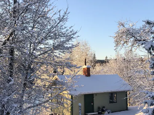 Tranquil Lakeside Cottage Retreat Hotels in Avesta