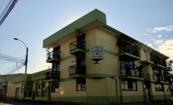 Hotel la Guaria Inn & Suites