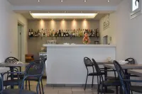 Alexandros Apartments - bar