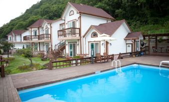Forest of Color Pension