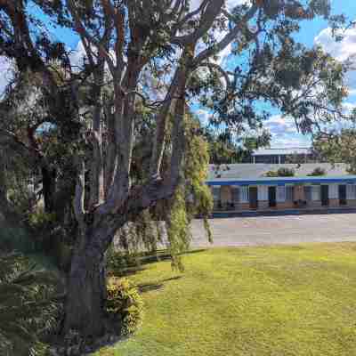 Haven Waters Motel & Apartments Hotel Exterior