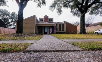 3Bdrm 2.5Bath 6Beds - Pool House