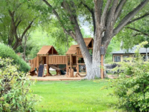 Cedar Creek Lodging & RV Park