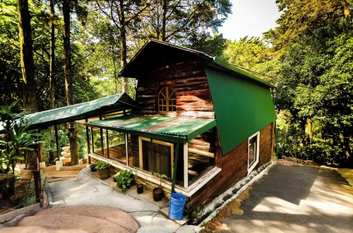 Cabanas Lunas del Poas Hotels in Poas