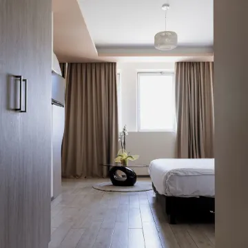 Queen Hotel Отели рядом с достопримечательностью «Archivio Giovanni Sacchi»