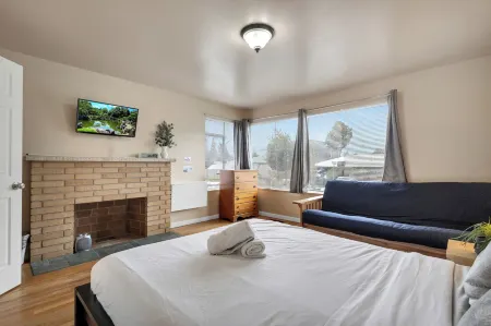 Brighton Guesthouse (Walk to Metro)