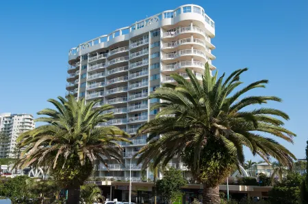 Beachcomber International Resort Отели рядом с достопримечательностью «Пойнт Дангер»