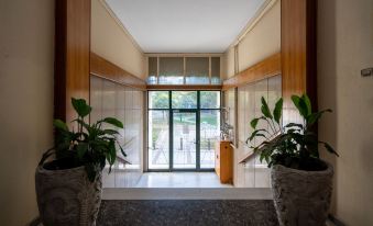 City Chic Apartment with Park View