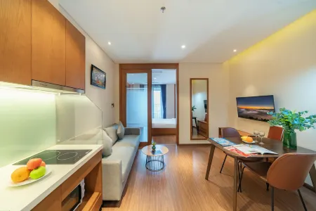 DHTS Business Hotel & Apartment Отели рядом с достопримечательностью «Хошиминский промышленный университет»