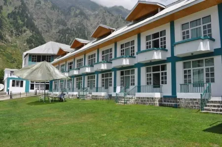 Pine Top Hotels Naran Отели рядом с достопримечательностью «Naran Valley»