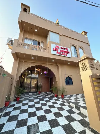 Jay Ambey Palace Отели рядом с достопримечательностью «Sheesh Mahal»