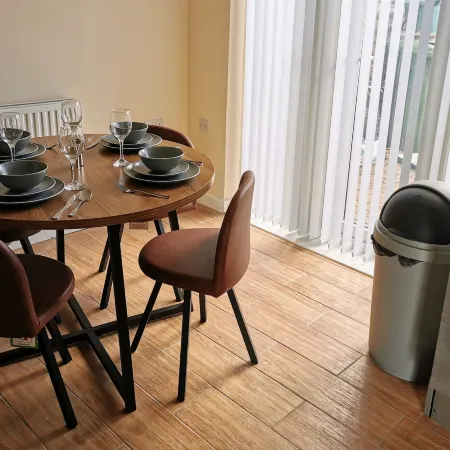3Bed Full House - Free Parking - Family Friendly!