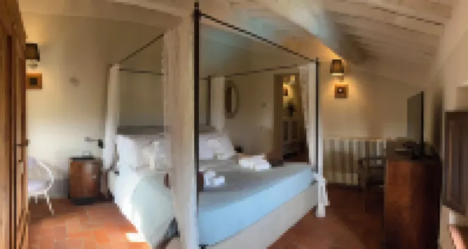 蒙塔爾巴諾村莊由祕密山丘